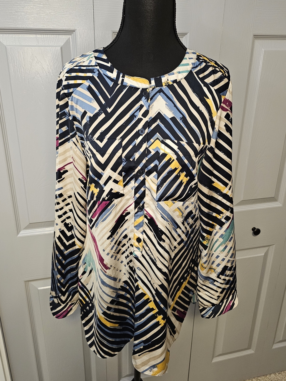 Ann Taylor Blue & Cream Abstract Button-Front Tunic